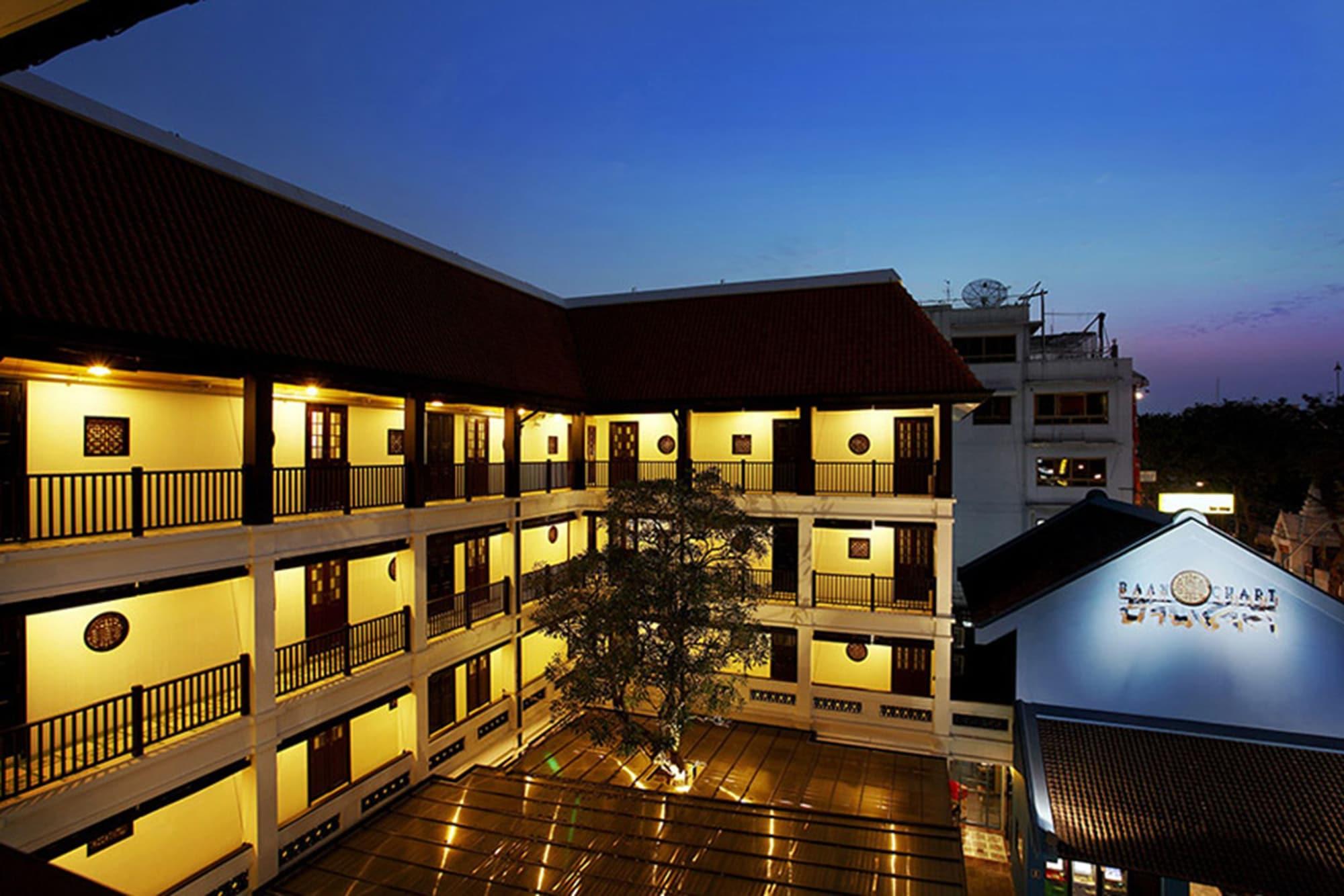 Baan Chart Hotel Банкок Екстериор снимка