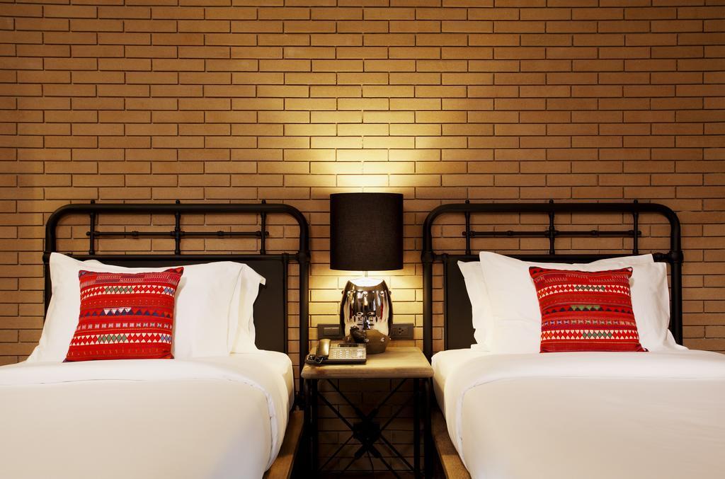 Baan Chart Hotel Банкок Екстериор снимка