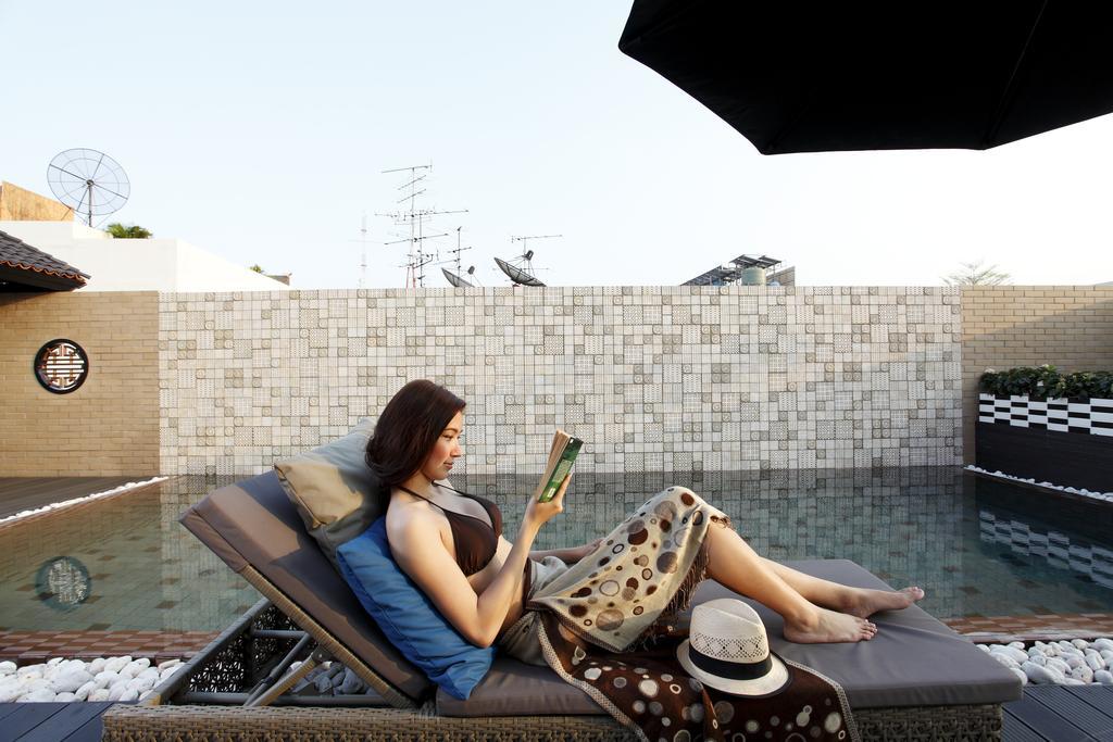 Baan Chart Hotel Банкок Екстериор снимка