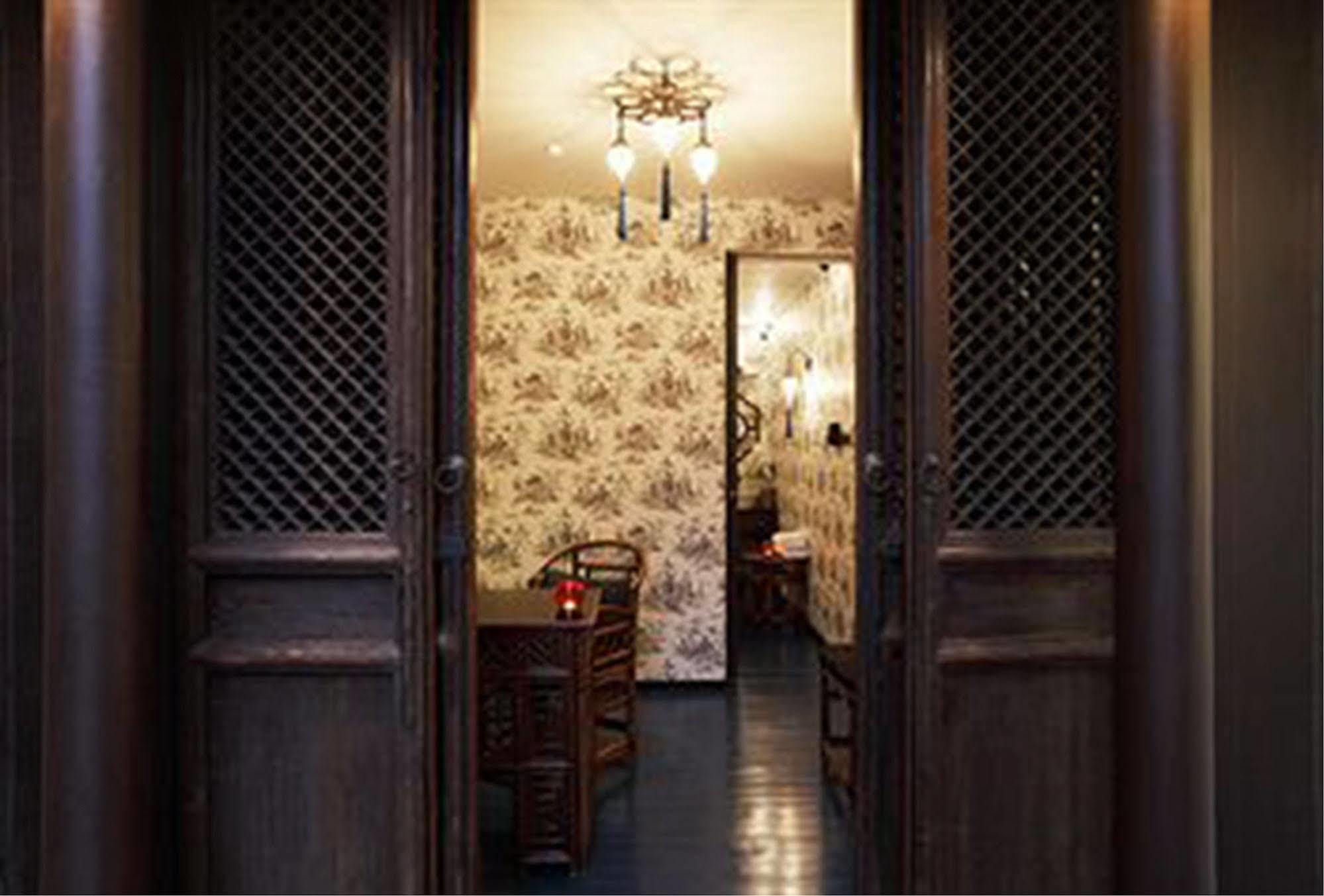 Baan Chart Hotel Банкок Екстериор снимка