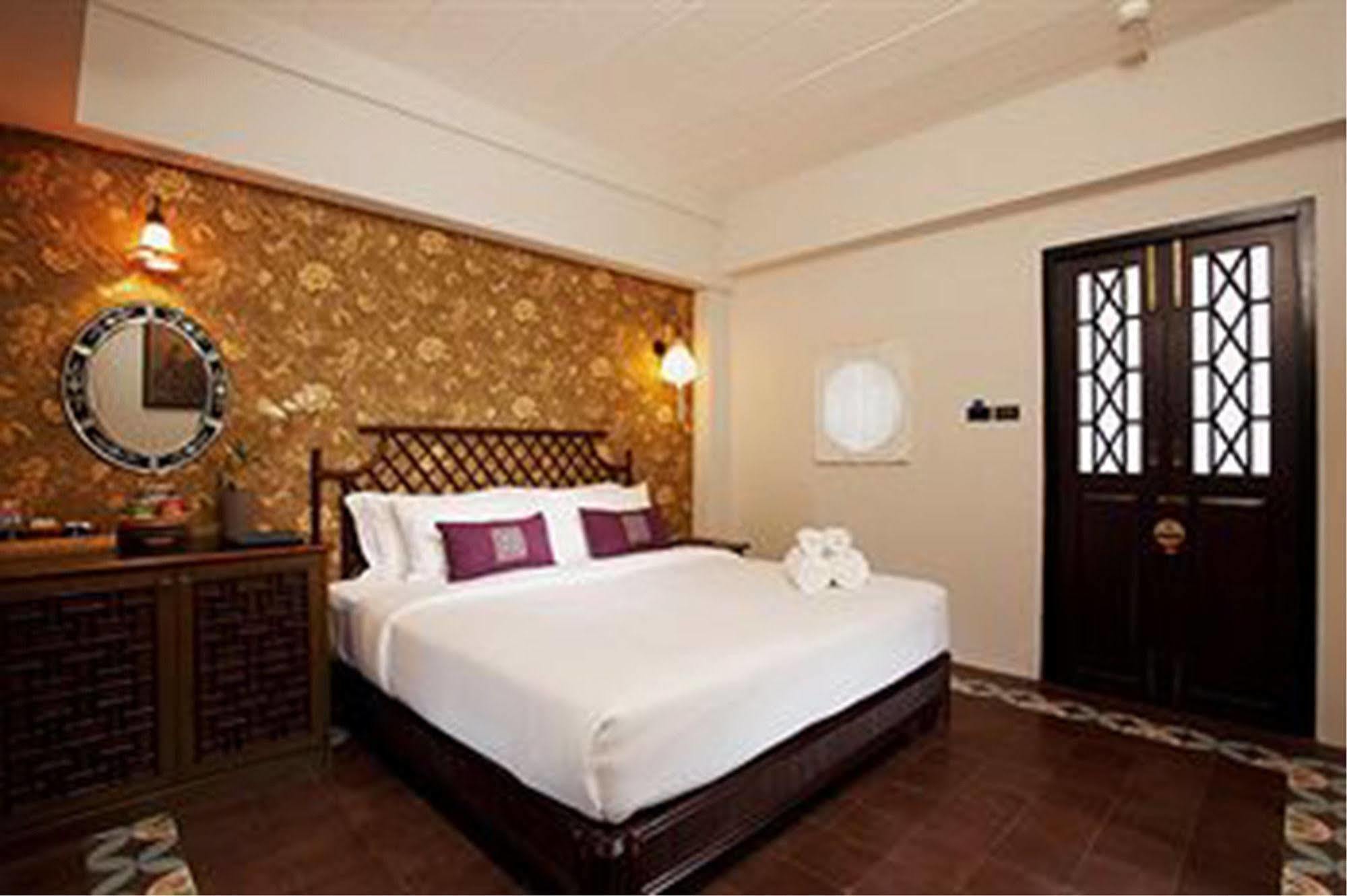 Baan Chart Hotel Банкок Екстериор снимка
