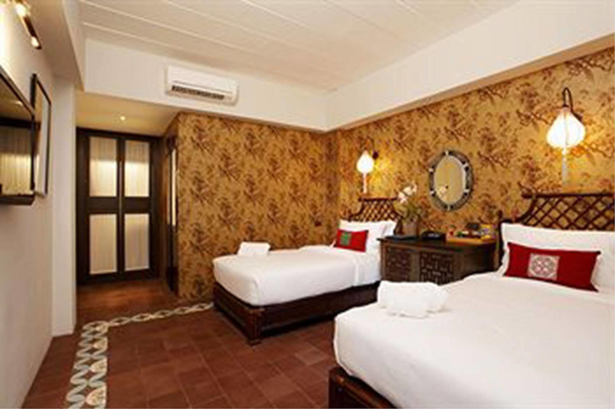 Baan Chart Hotel Банкок Екстериор снимка