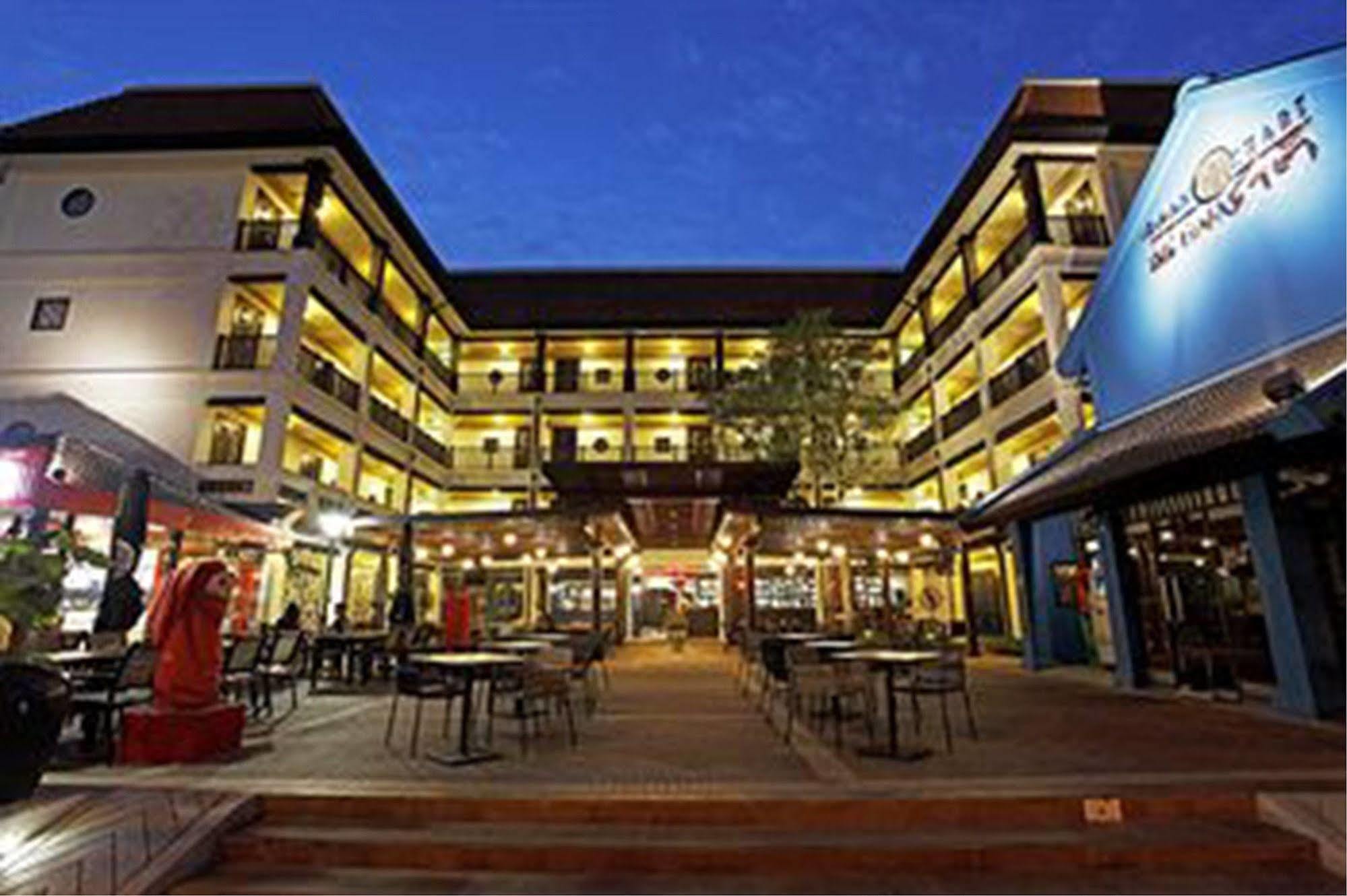 Baan Chart Hotel Банкок Екстериор снимка