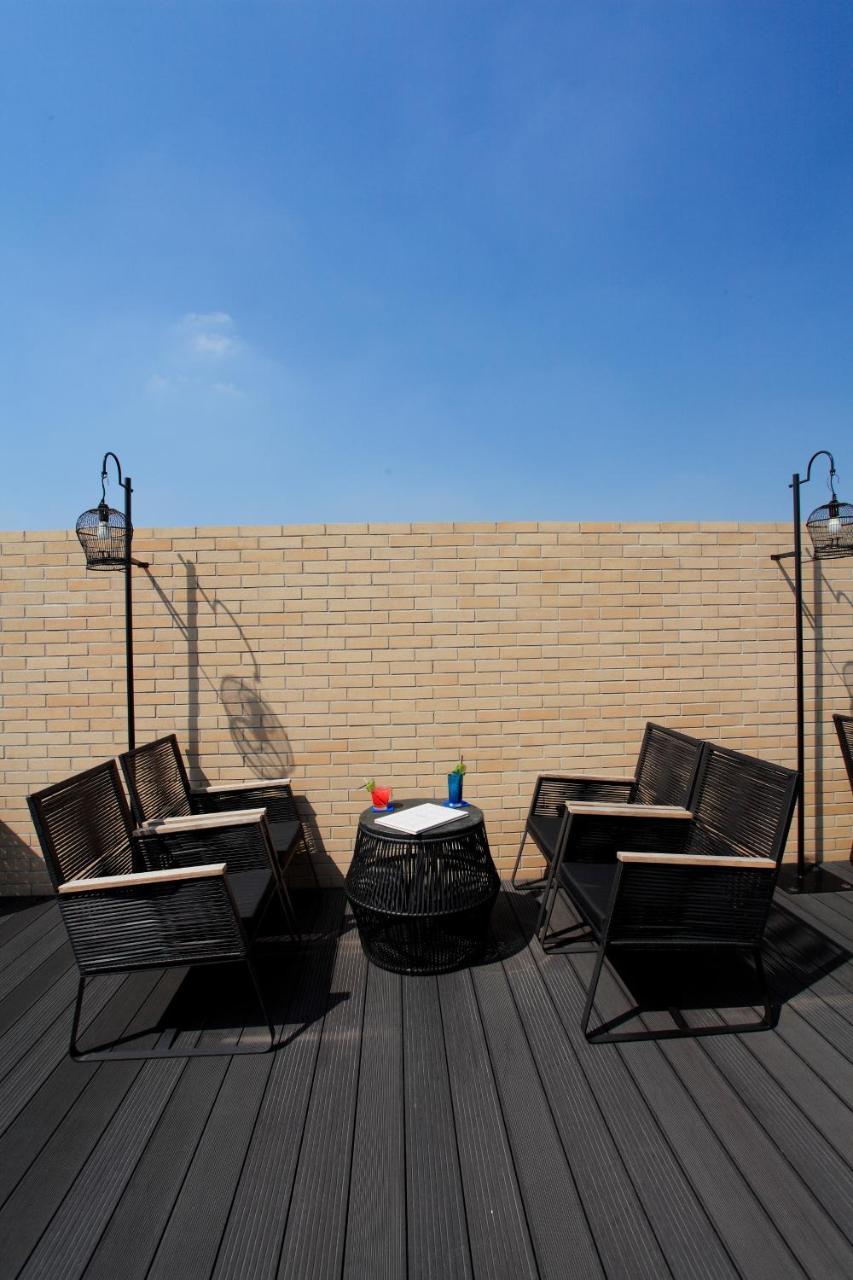 Baan Chart Hotel Банкок Екстериор снимка